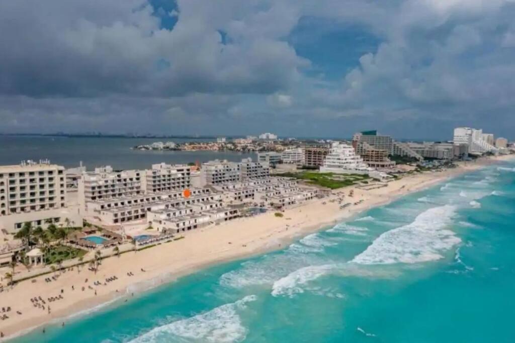 Amazing Beachfront Apartment Cancún Eksteriør billede