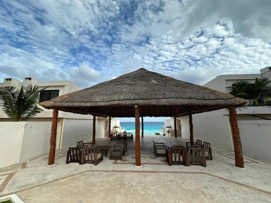 Amazing Beachfront Apartment Cancún Eksteriør billede