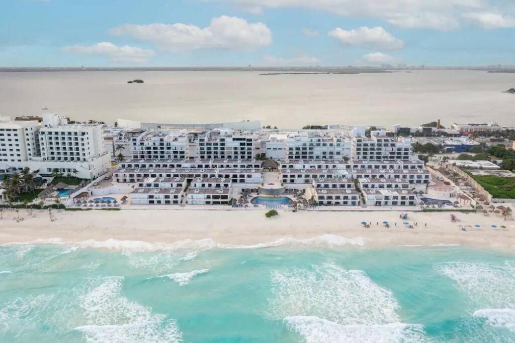 Amazing Beachfront Apartment Cancún Eksteriør billede